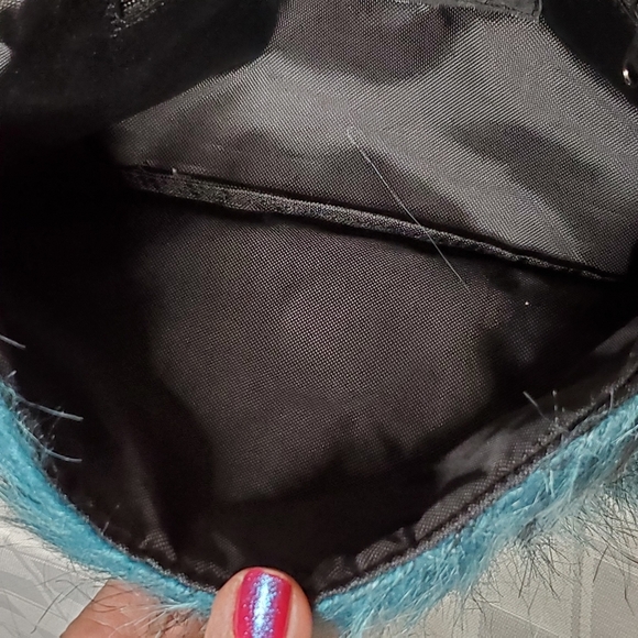 Donna Slayers Fabulous Fur Clutch - Picture 5 of 5